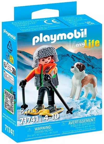 Jeune garçon en raquettes avec St Bernard
